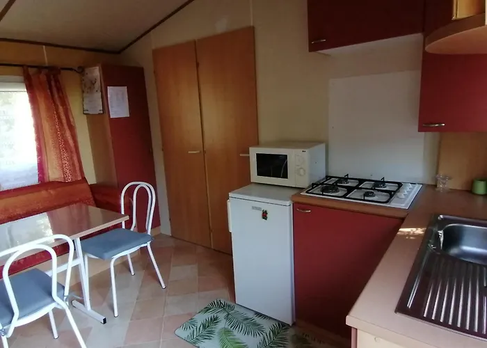 Camping Mobile 4 Personnes Lou Cantou Cevenol *